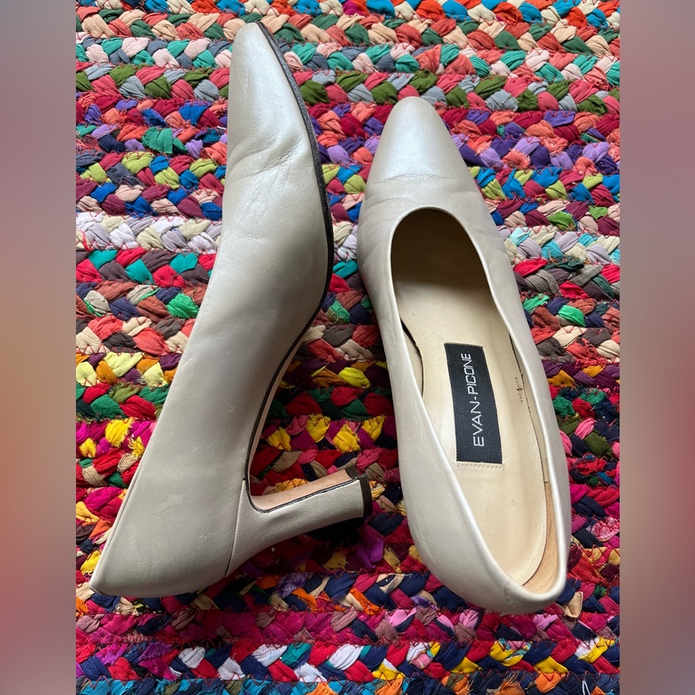 SIMPLE NEUTRAL EVAN PICONE CLASSIC CREAM HEELS